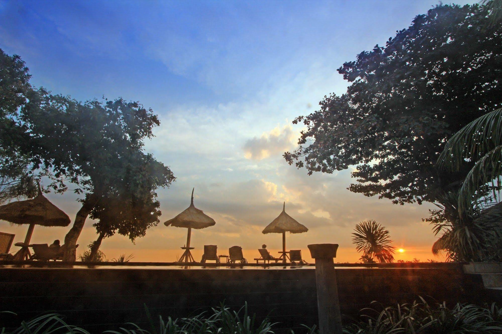 ซันเซ็ทเฮาส์-ลมโบะก์ Hotel Mangsit ภายนอก รูปภาพ